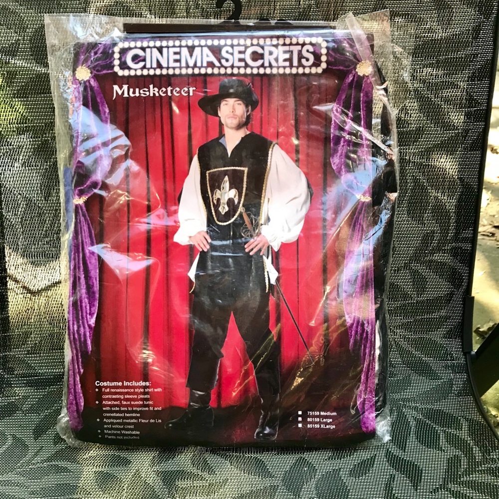 NWOT Mens Musketeer Halloween Costume! 🛡⚔️